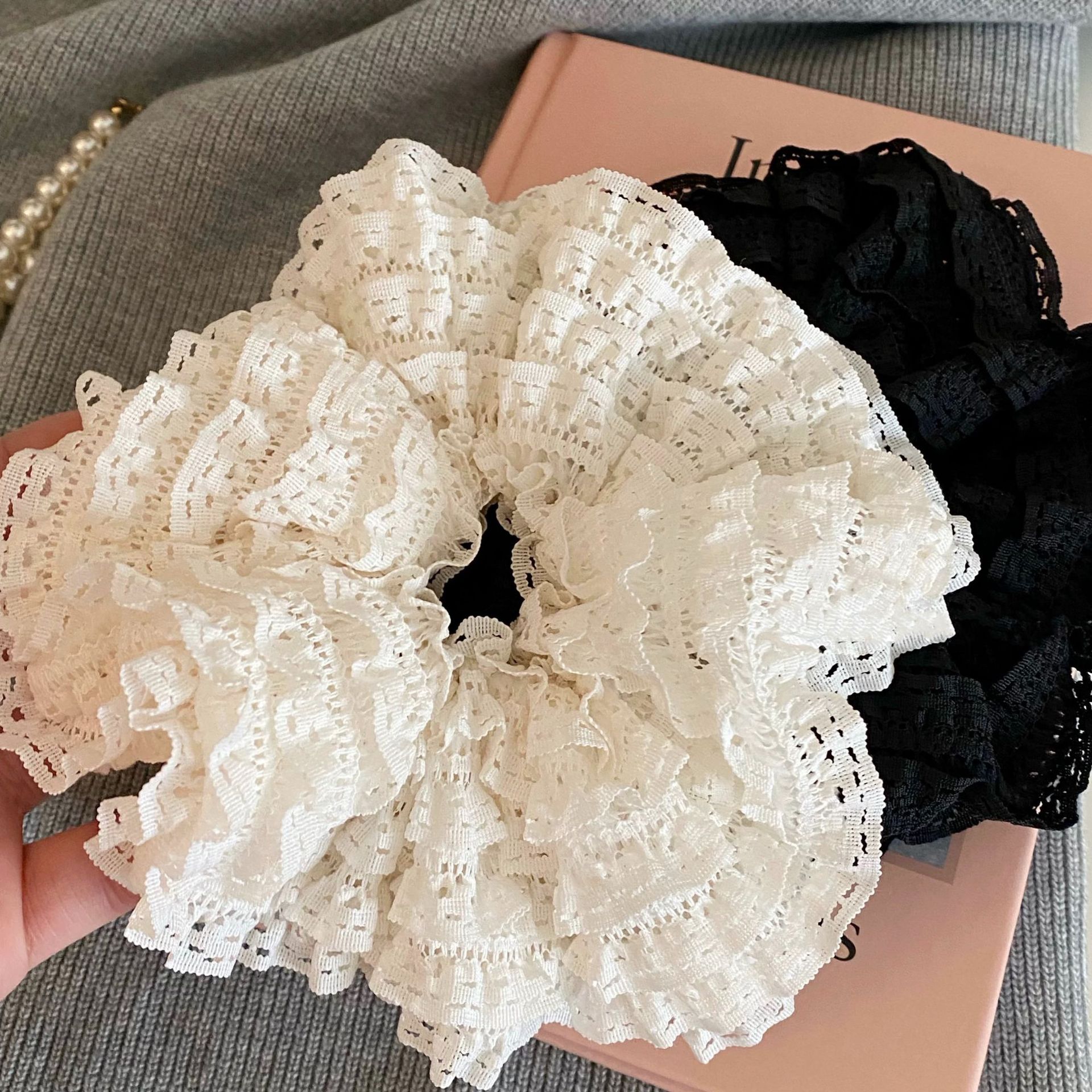 Sweet lace double-layer large large intestine hair band, girl ballet style, high-elasticity hair tie, low ponytail hair band and hair accessory Application Scenario