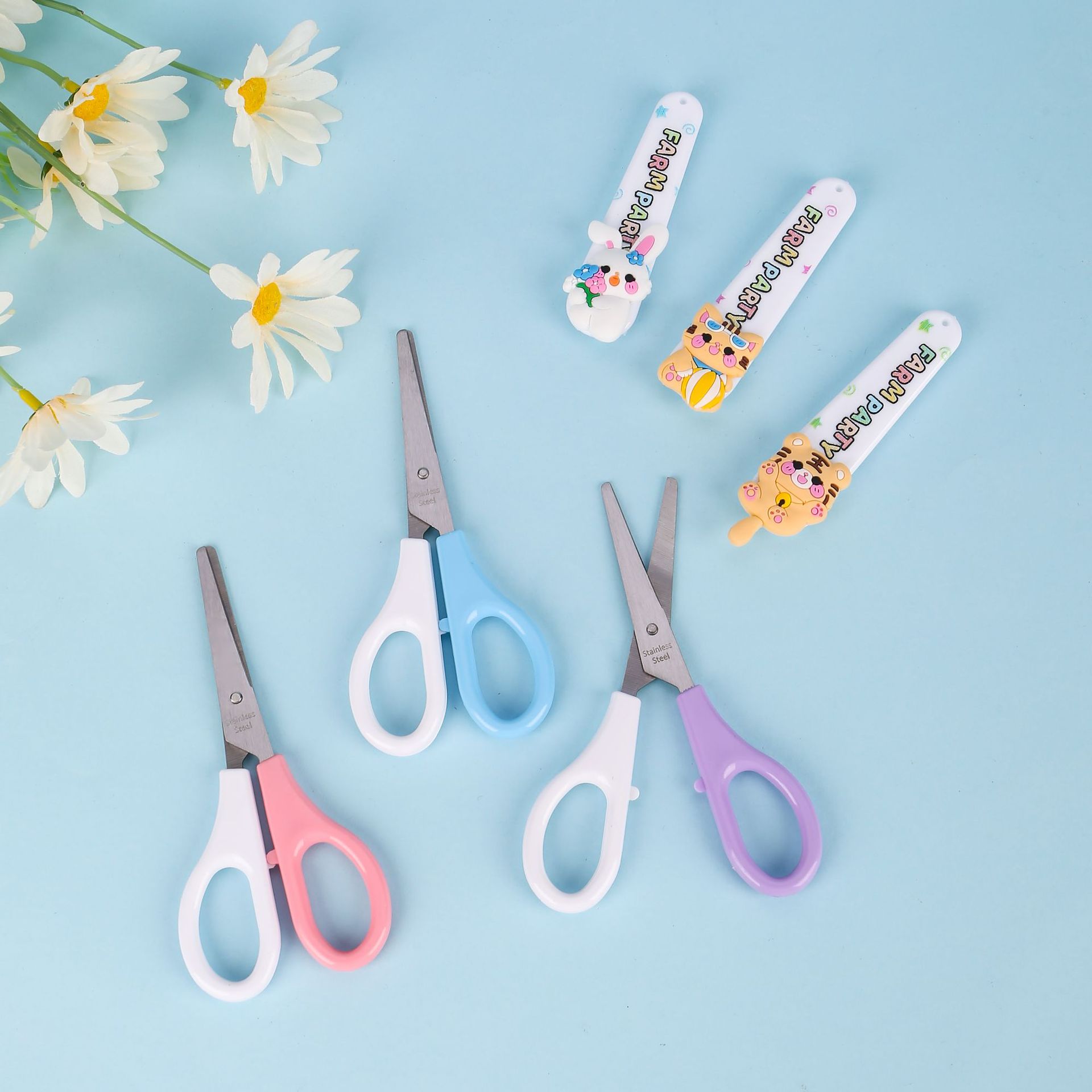 Pioneer 1521 Cartoon children's Scissors, cute and creative student scissors with protective case, student scissors for office stationery Specification image