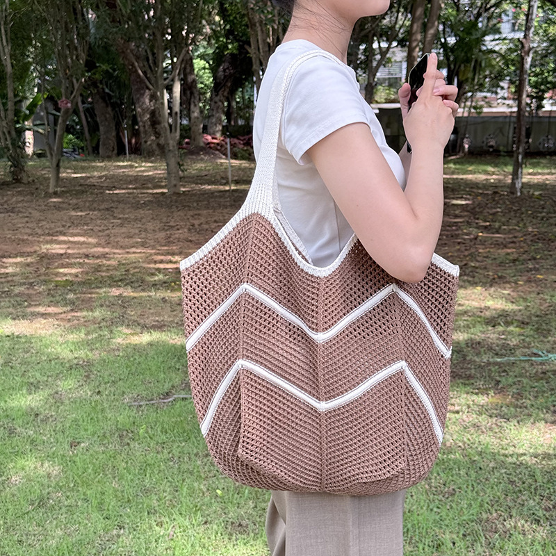 Casual large-capacity knitted bag for women 2025 new style, trendy, versatile and stylish single-shoulder bag, fashionable tote woven bag Application Scenario