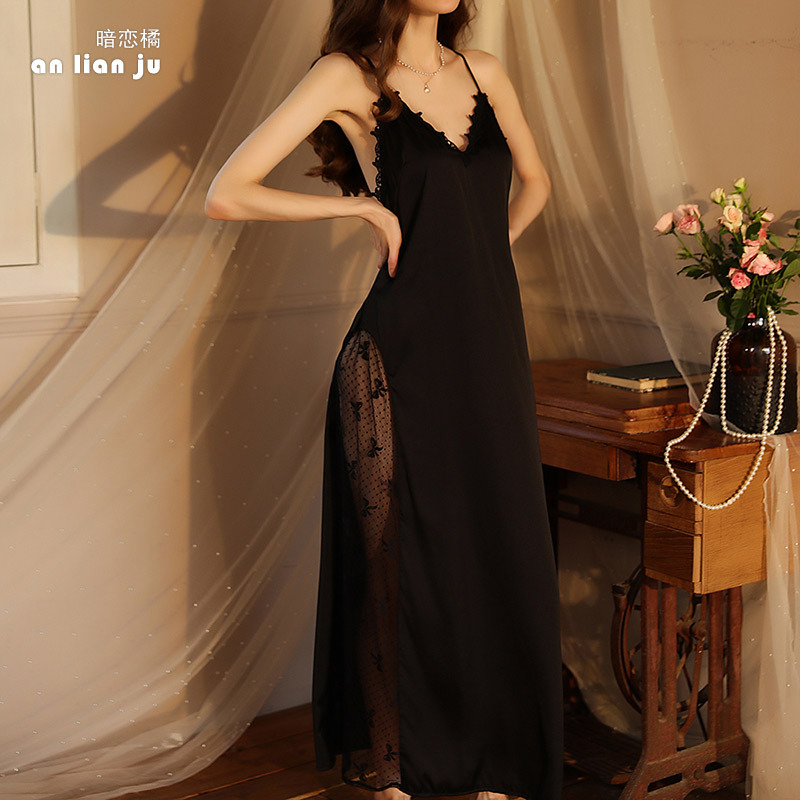 The Feiyun strappy nightgown for women is a thin French court-style long dress with ice silk. It is a sexy and slimming home wear that can be worn outside. It costs 420 Application Scenario