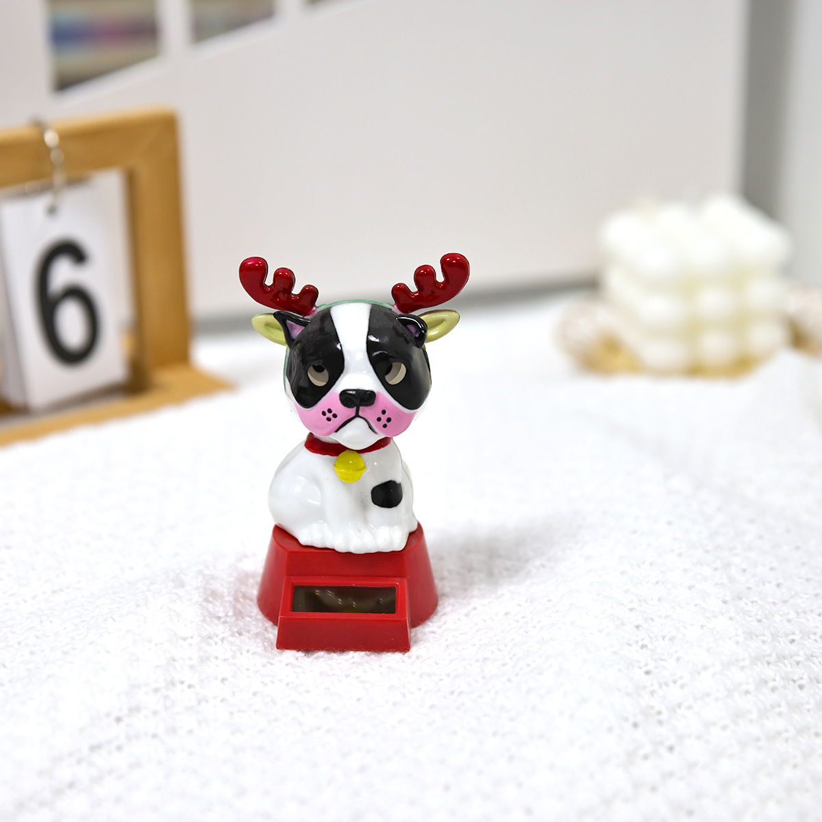 Solar-powered figurines for Christmas, Christmas dogs, antlers, solar-powered oscillators, shaking figurines, car car ornaments