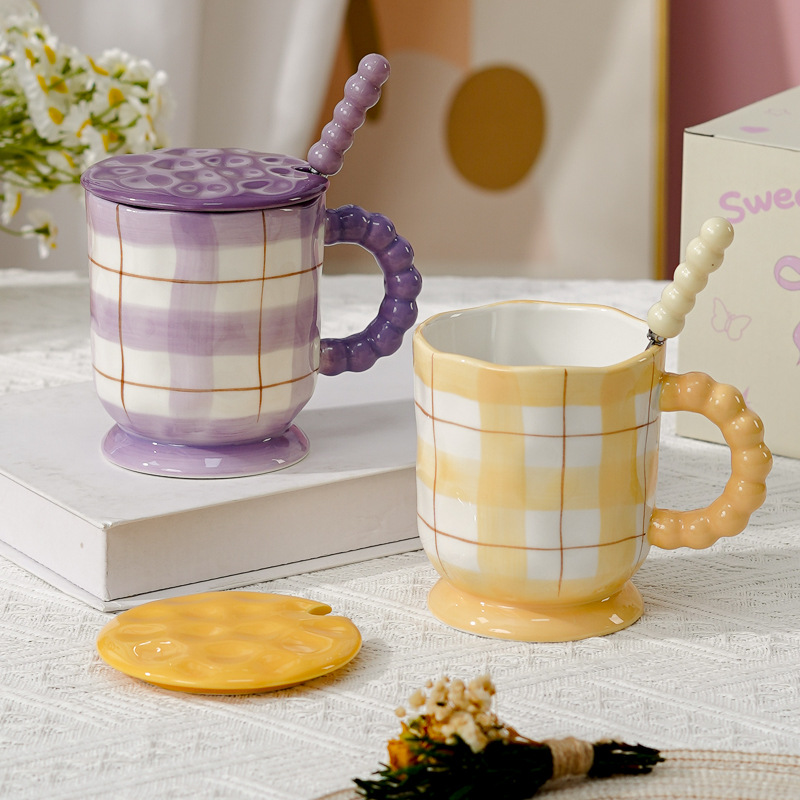 好看的马克杯带盖勺送闺蜜女生格纹早餐杯手绘釉下彩陶瓷喝水杯子细节图
