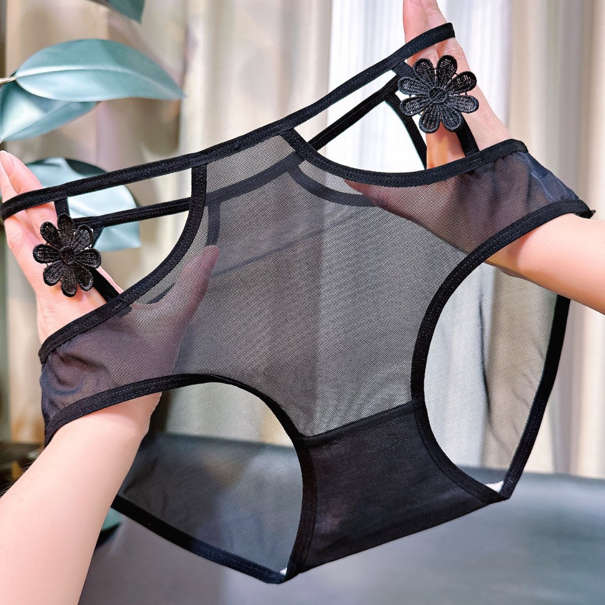 2025 New style pure Desire Breathable high-end sexy high-waisted seamless lace underpants for girls, seductive triangle pants for women
