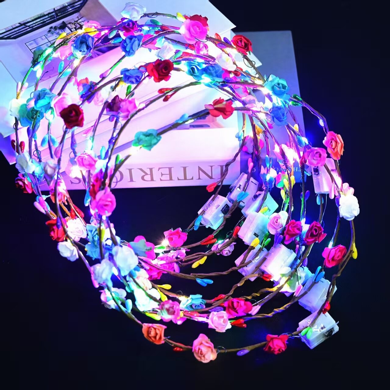 Ground promotion, small wholesale, children's small toys, street vending, night markets, kindergarten traffic diversion, scanning codes, glowing small gifts