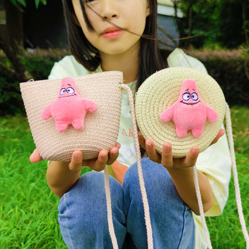 Children's woven straw bags, summer mini baby crossbody loose change small bags, dinosaur cartoon cute scenic spot wholesale Application Scenario