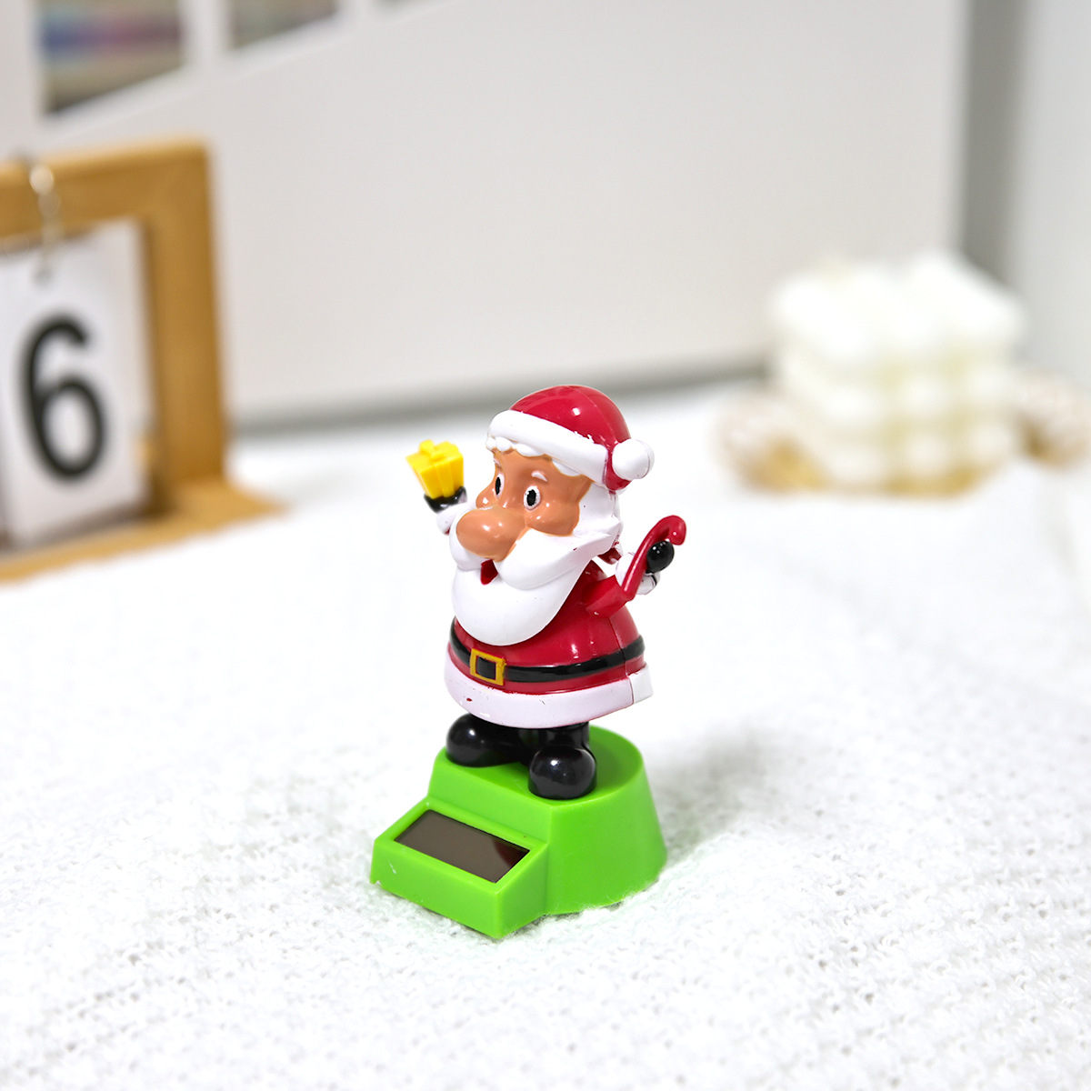 Cross-border best-selling solar-powered car ornaments, automatic rocker, Christmas holiday gift blind boxes, Santa Claus accessories Application Scenario