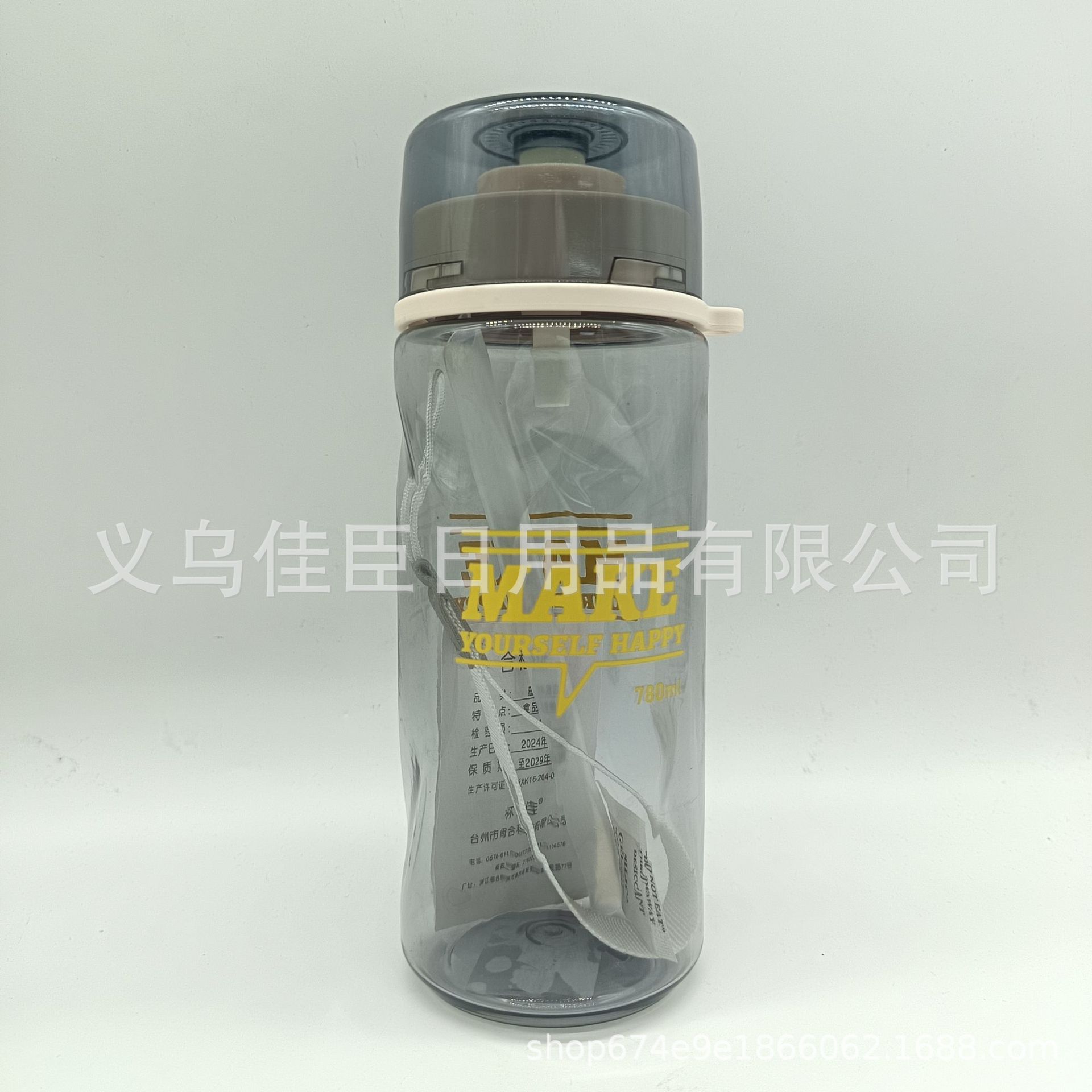 High-appearation-level plastic large-capacity water cups for both men and women, portable and hand-held, with bouncy LIDS, are simple and elegant sports and fitness water cups Application Scenario