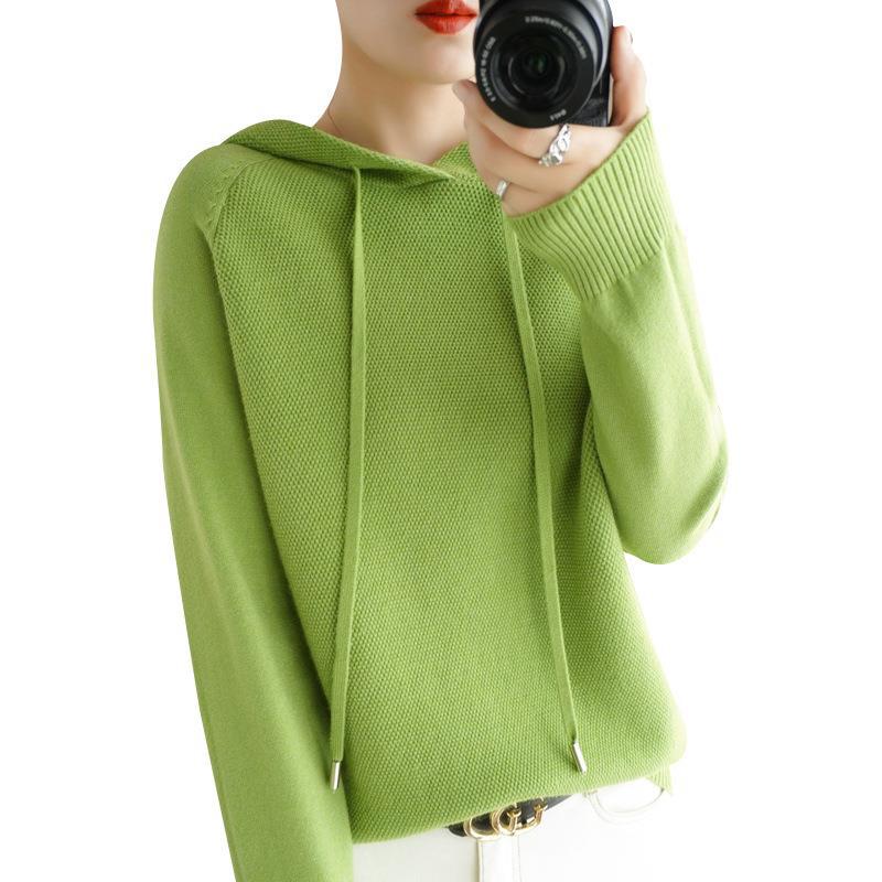A hooded sweatshirt for women in Spring and Autumn 2025, a new style of hooded sweatshirt as a base layer, paired with a knitted sweater, a casual large-sized hooded sweater for women Item Picture