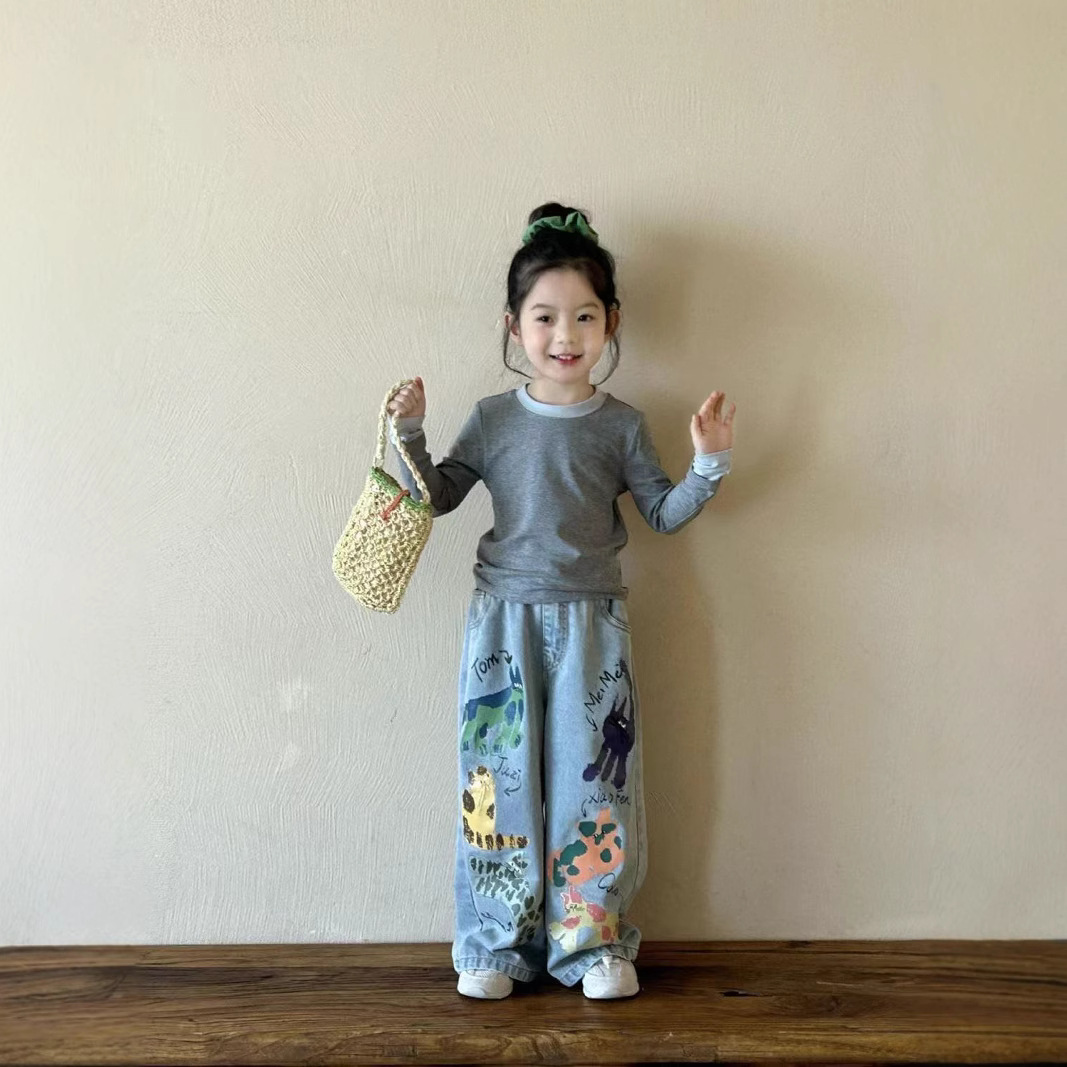Spring 2025 Children's and Girls' holiday: Two base shirts, graffiti printed jeans, straight-leg pants, Korean style, Korean style trendy kids Application Scenario