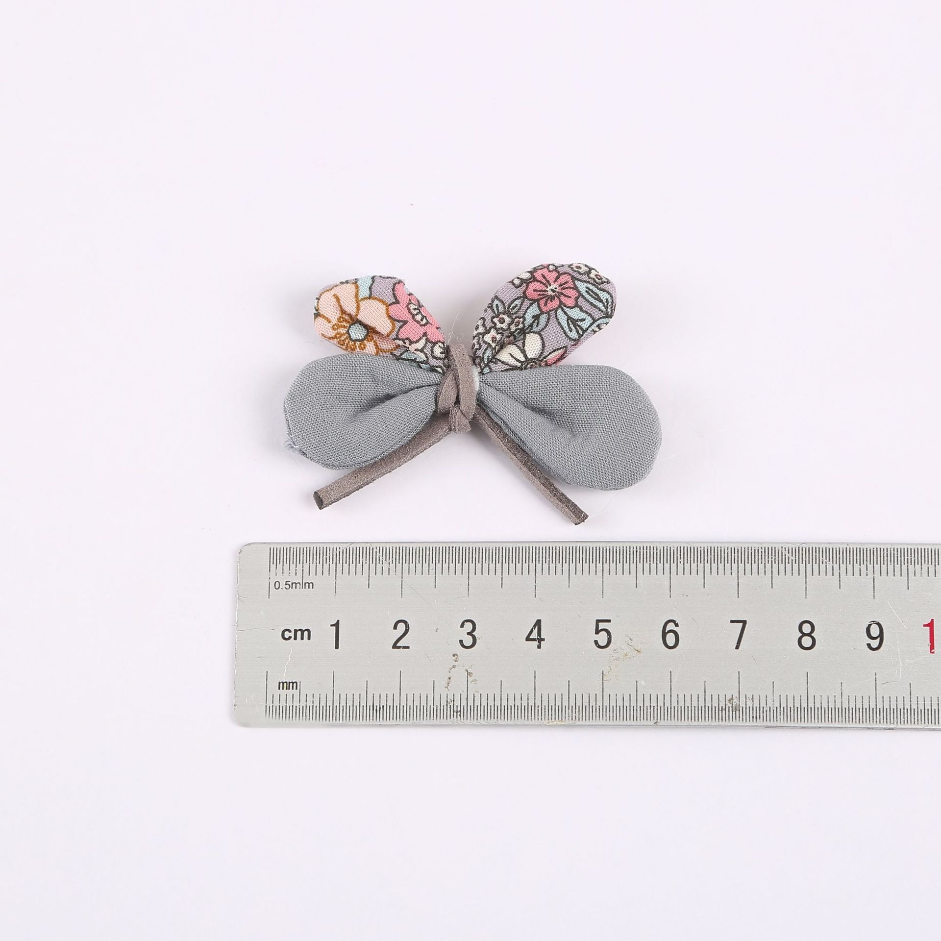 Korean-style fresh and delicate fabric floral butterfly webbing shoes, hats, clothing, children's headwear, DIY accessories and accessories, five-petal flowers Application Scenario