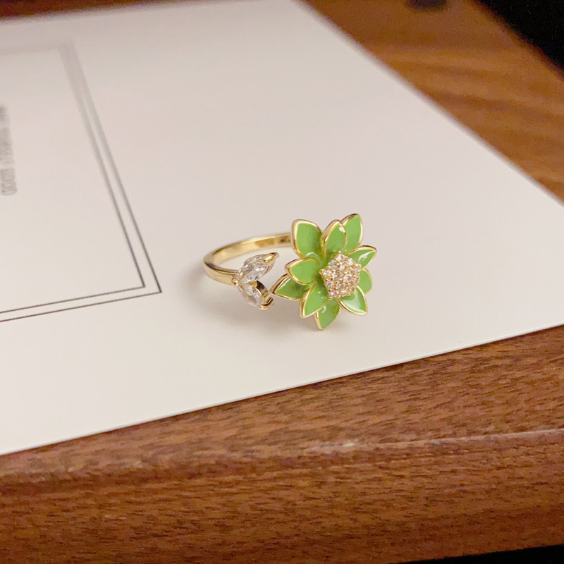 A fresh and elegant green flower-shaped open-mouth ring, a popular online celebrity, with a unique and fashionable design sense. Wholesale of index finger ring accessories