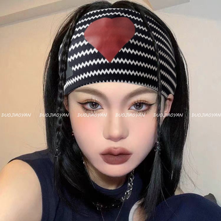 New fashionable heart-shaped striped hair band, retro spice girl InS-style high skull top hair accessory, wide-edge elastic sports headscarf Application Scenario