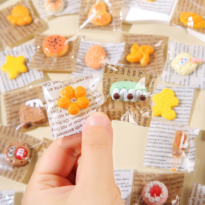 Children's simulation mini bread, dessert, food play, miniature small ornaments, house play toys, video shooting scene props Application Scenario