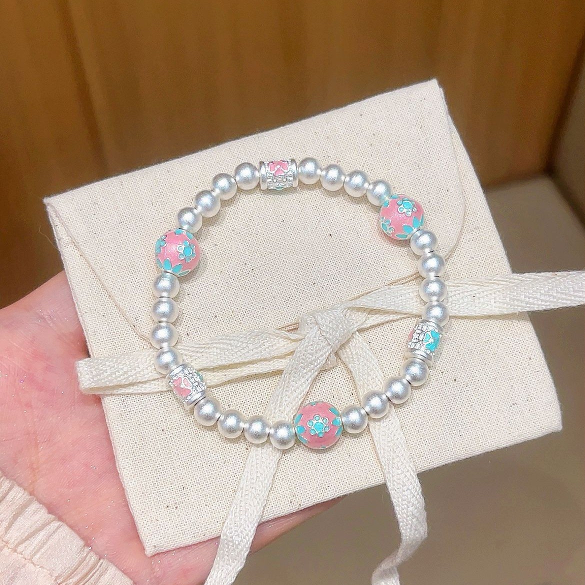 The lotus pod flower round ball bracelet plated with Miao silver and hidden silver is a fashionable, trendy, unique and versatile birthday gift with a light luxury and exquisite feel details Picture