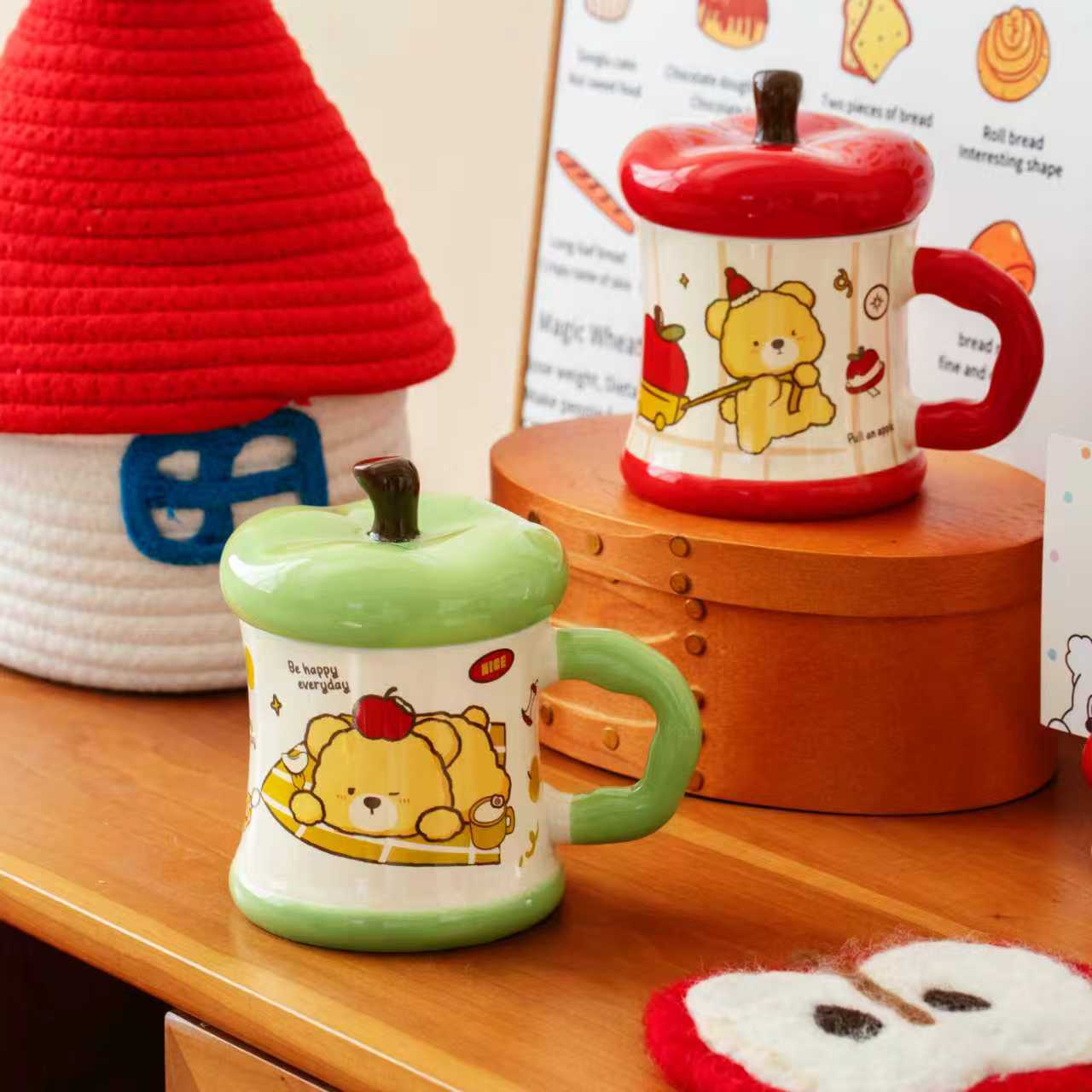 Creative covered ceramic cup, Apple Bear mug, Love Lover souvenir set, large capacity water cup with handle details Picture