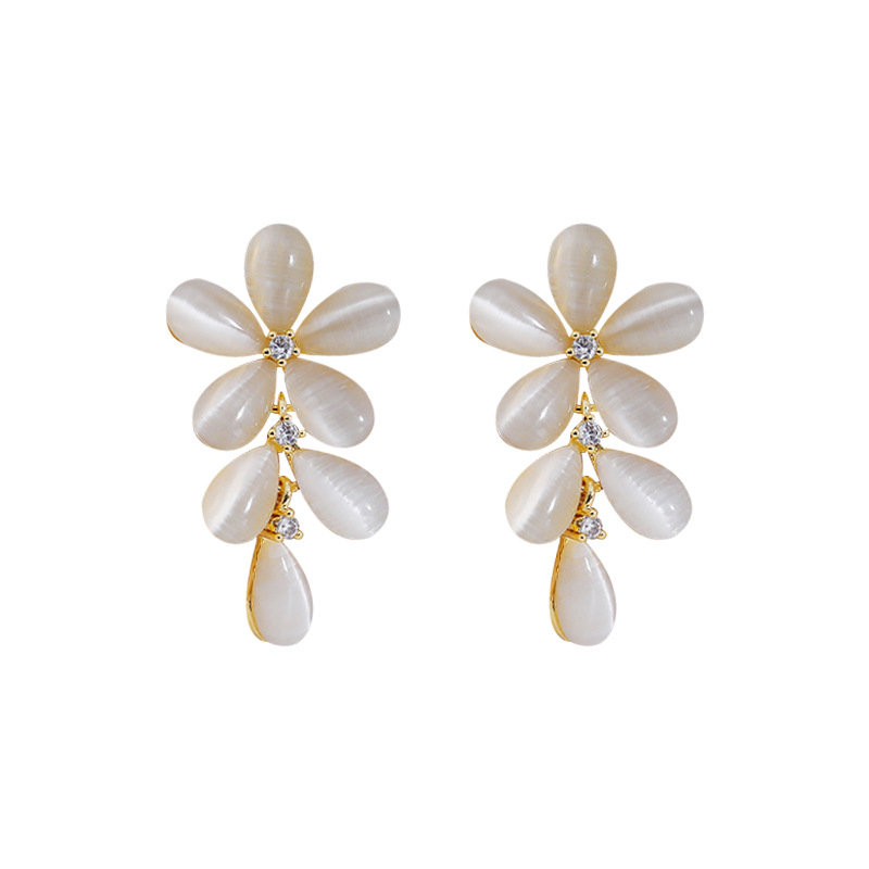 The 925 silver Needle, with its unique design sense, cat's eye stone flower earrings, is a fashionable and elegant high-end earpiece that has become a hit on Douyin Item Picture