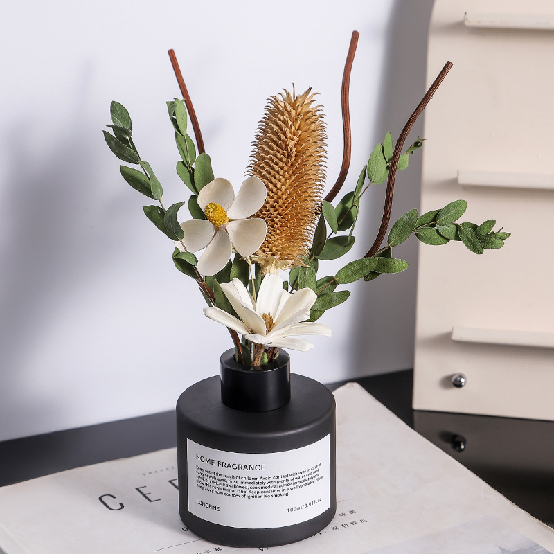 Flower arrangement, home dried flowers, flameless aromatherapy essential oils, home rattan fragrance ornaments, fresh and deodorizing air in the bedroom Application Scenario