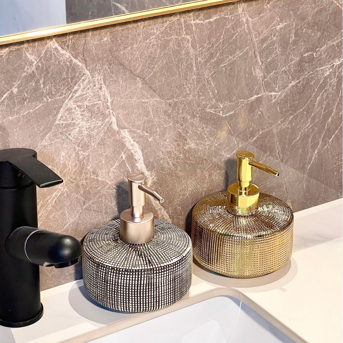 Customized four-piece ceramic bathroom and toiletry set for foreign trade, home and hotel lotion bottle, toothbrush cup set Specification image
