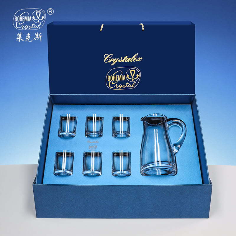 A high-end crystal white wine cup gift box set imported from the Czech Republic, a home one or two-cup graduated wine dispenser, as a gift for elders