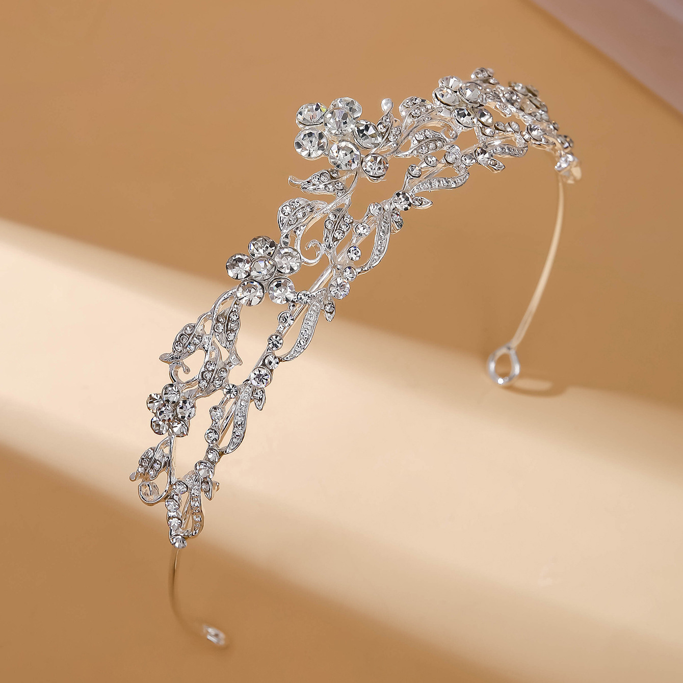 New personalized diamond princess headwear, simple girl party wedding dress, super shiny crystal bridal hair accessory and hair band Application Scenario