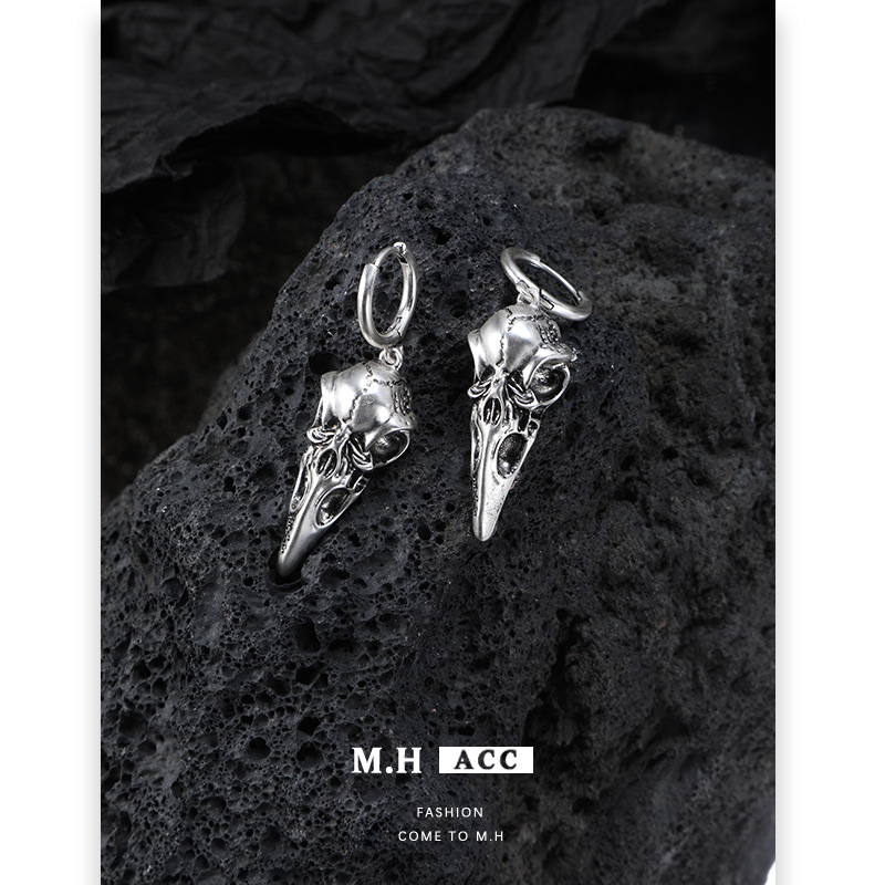 Crow Skull earring women's ins fashion Gothic style, niche punk personality, original design sense earrings and earrings Application Scenario