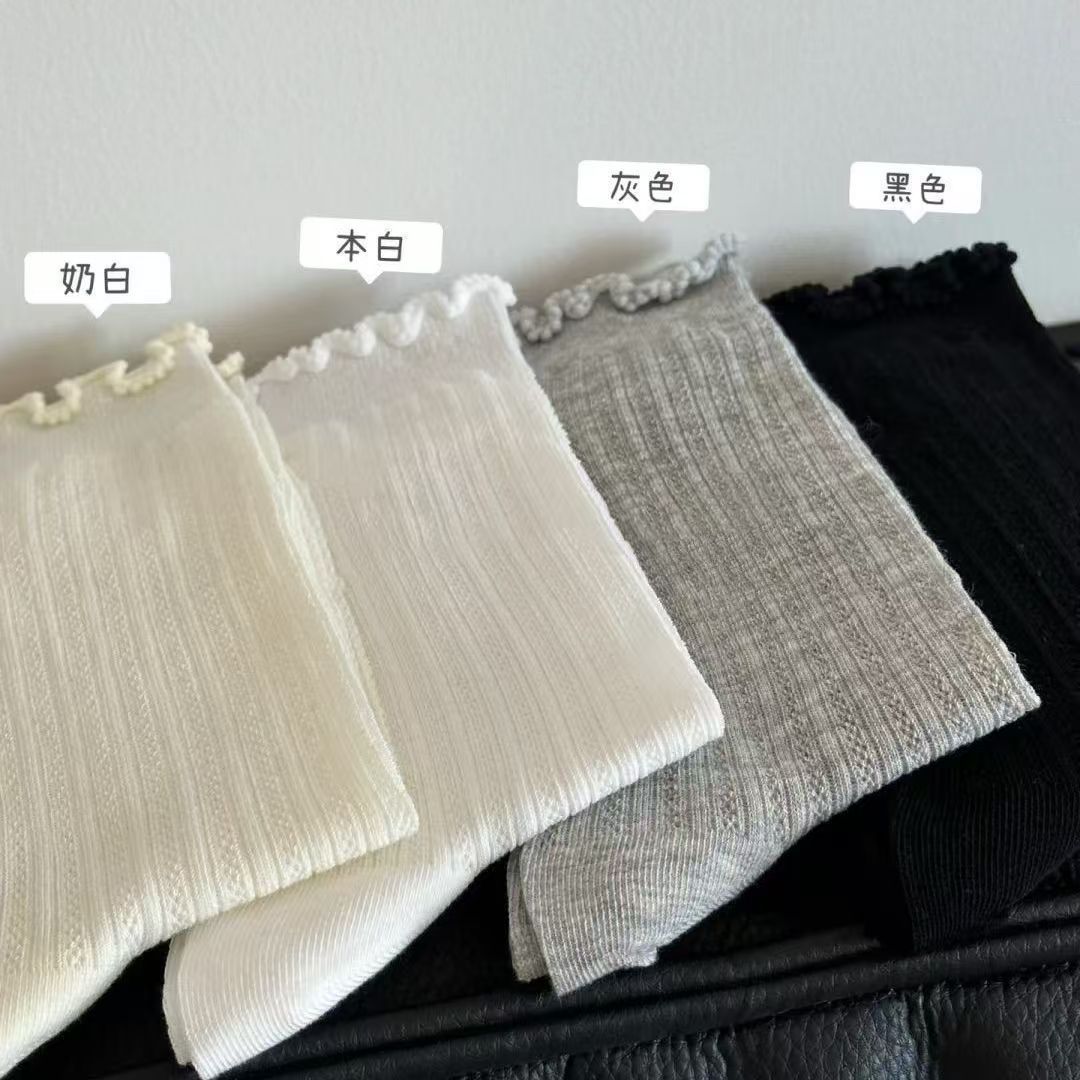 Summer thin socks for women, solid color perforated mesh mid-calf socks, white anti-odor breathable lace pile socks for girls Application Scenario