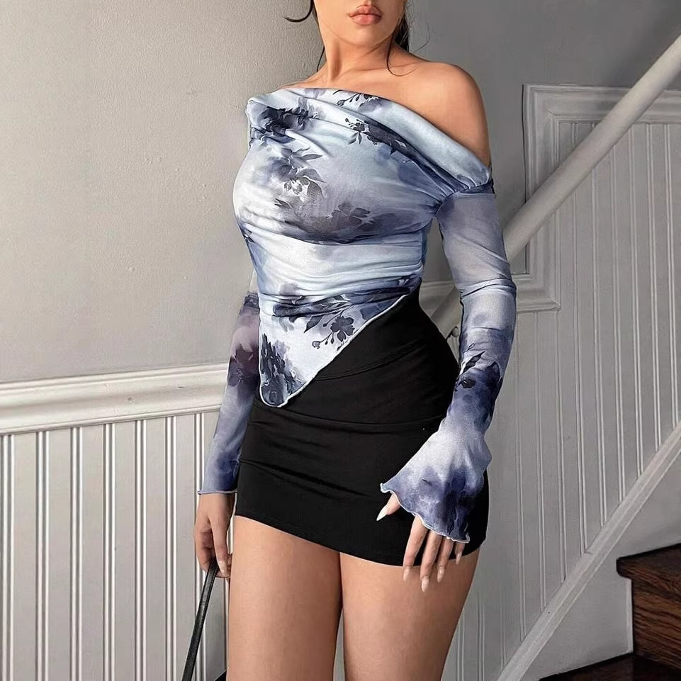 A new cross-border women's fashion ink-wash floral printed pleated irregular short long-sleeved slant top from Europe and America Specification drawing