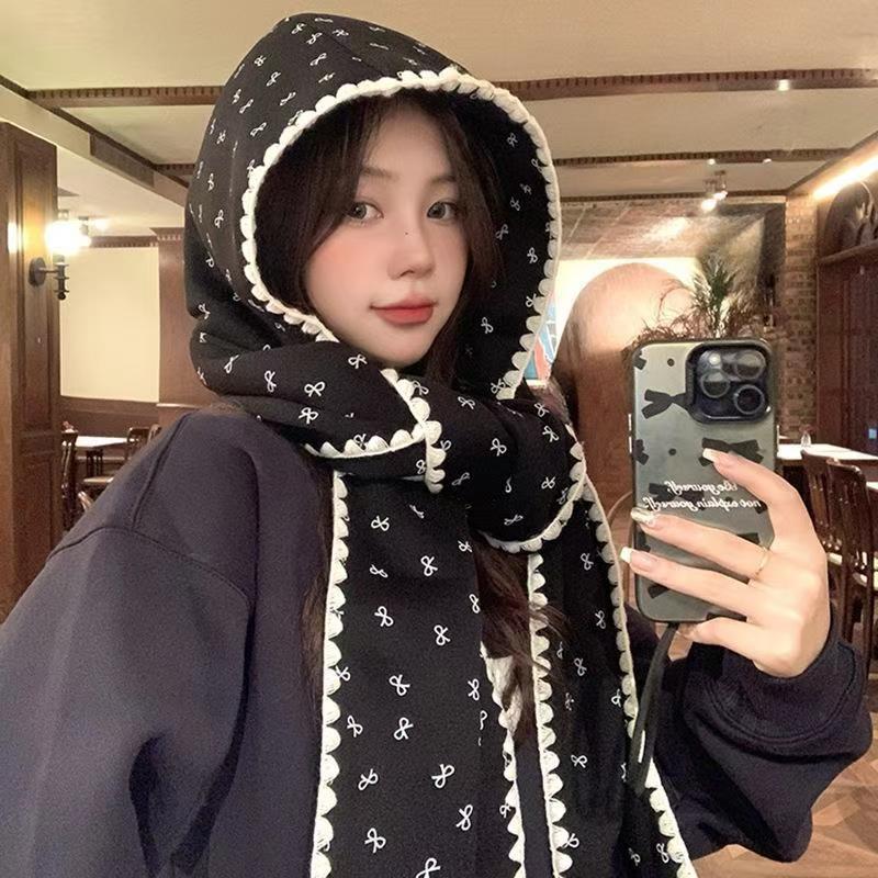 One-piece Korean smiling face print, cute lace, versatile hooded scarf, girl's knitted hat, winter warm scarf, cape, wholesale from street stalls