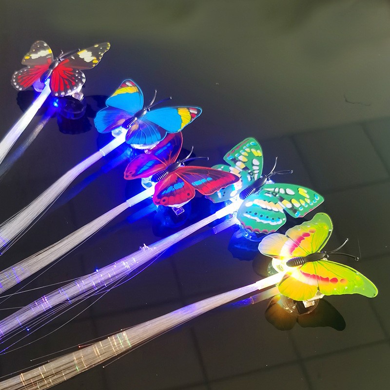 led illuminated braids, illuminated toys, fake hair, fiber optic hair clips, braids, birthday parties, entertainment, flashing braids Application Scenario