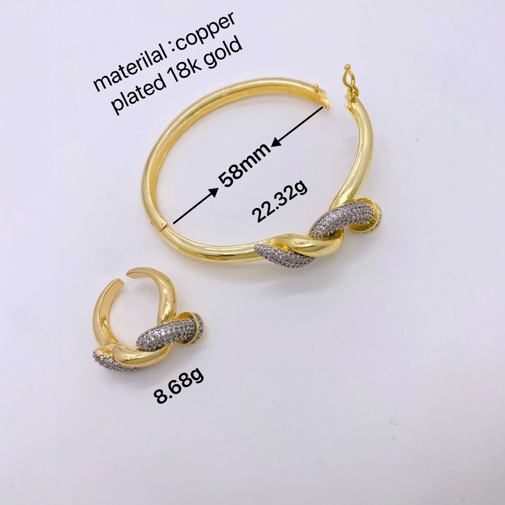 This is a popular European and American snap-on nail bracelet with exquisite copper micro-inlaid zircon jewelry and a high-end design. It is an open bracelet and jewelry accessory Specification image