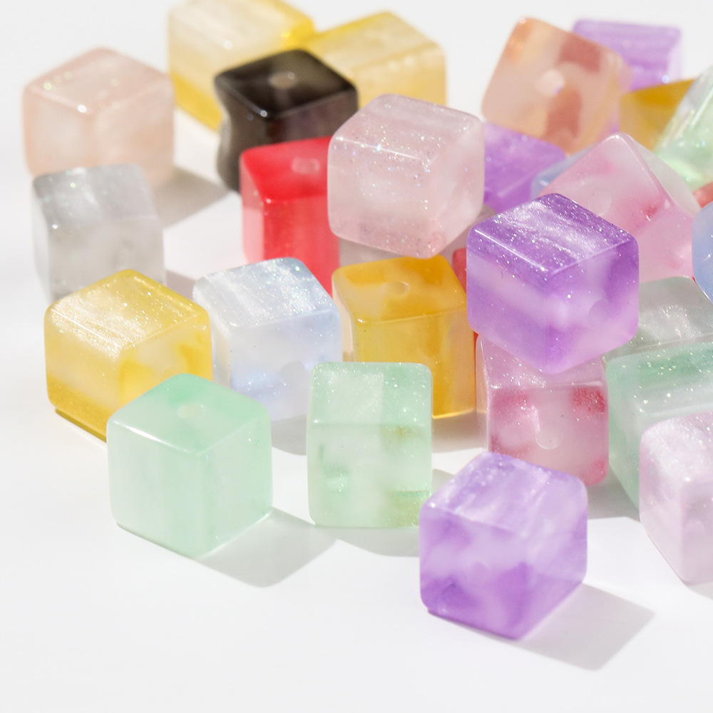 8*8 colored silver-coated ultraviolet light changing cube sugar color-changing beads, resin beads, irregular-shaped beads, diy bracelet jewelry accessories, magnetic sheets Application Scenario