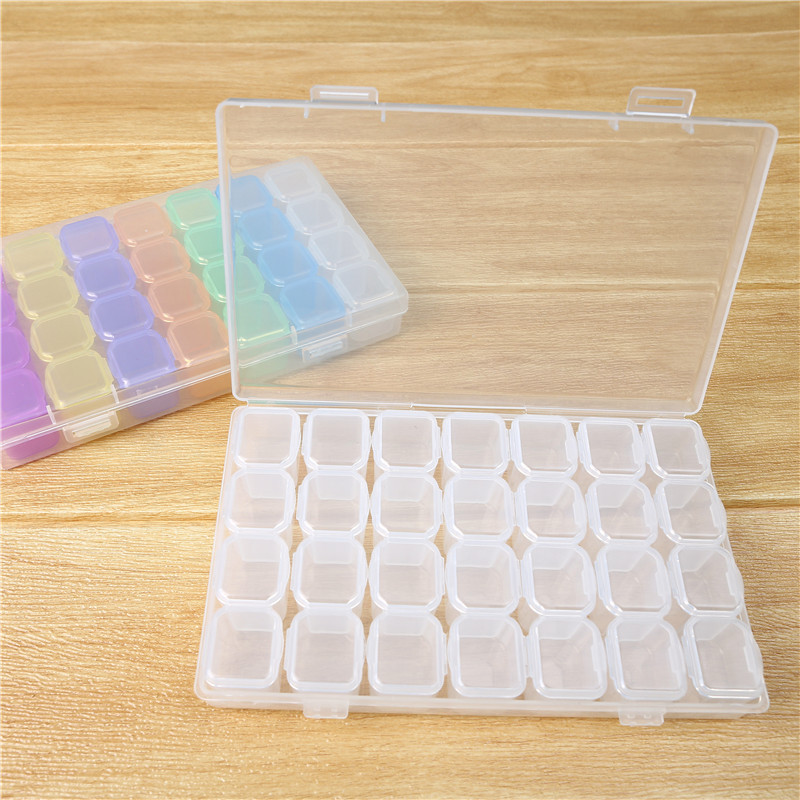 The manufacturer has 28-compartment flip-top transparent plastic box rectangular diamond painting jewelry cross-border storage box in stock