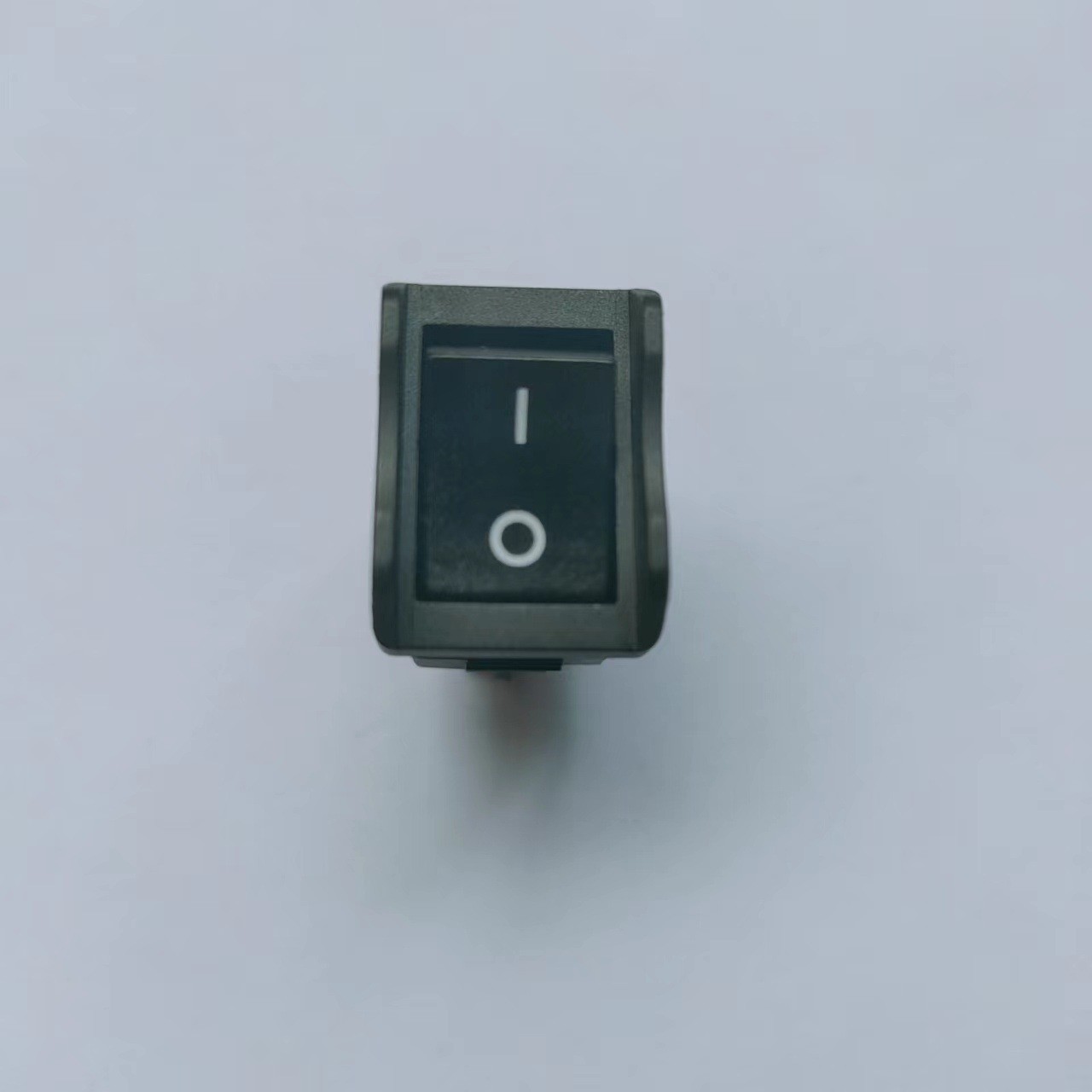 LightCountry switch is a UL-certified rocker switch for new energy lithium batteries to prevent accidental collision Specification image