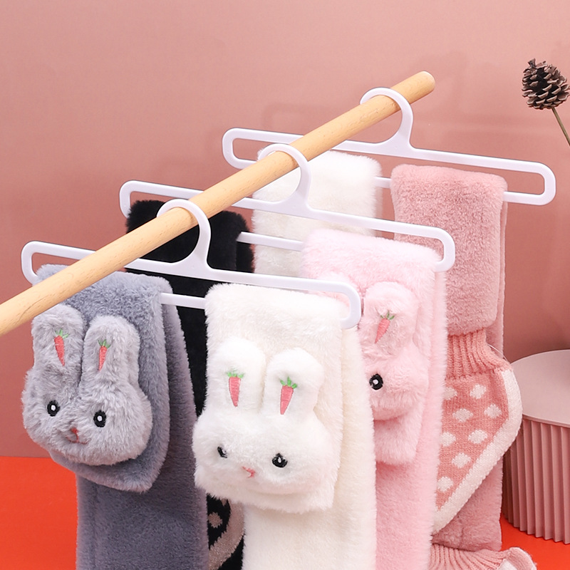 Scarf rack, plastic storage and hanging rack, multi-functional clothes hanger, rack for hanging silk scarves, belts and ties, towel rack Application Scenario