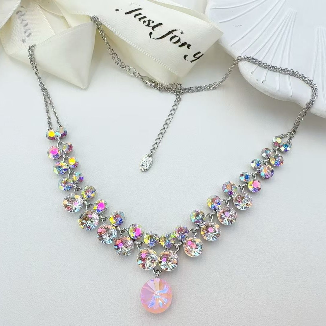 Cross-border best-selling bride accessories: Austrian water diamond teardrop-shaped necklace, earrings, wedding dress, evening gown, jewelry, banquet Application Scenario