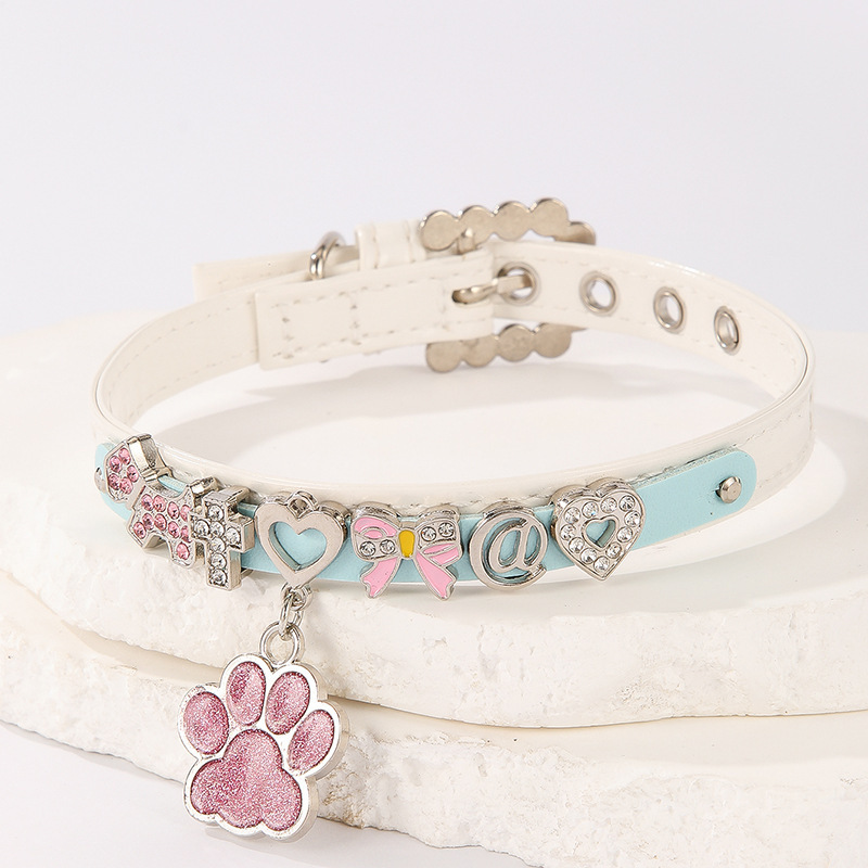 Pet collars, pet accessories, bells, pet necklaces, pet ornaments, pet supplies, pet collar accessories, pet decorations, pet ornaments, pet supplies, pet bell collars Application Scenario