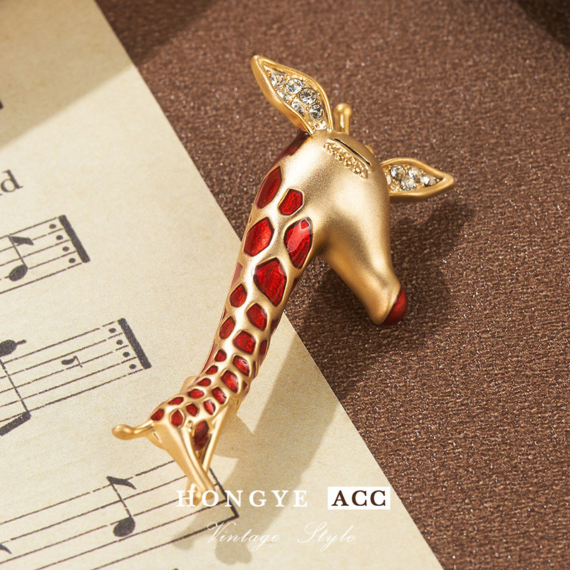 动物别针精致复古风珐琅长颈鹿胸针高级感小众批发毛衣西装配饰