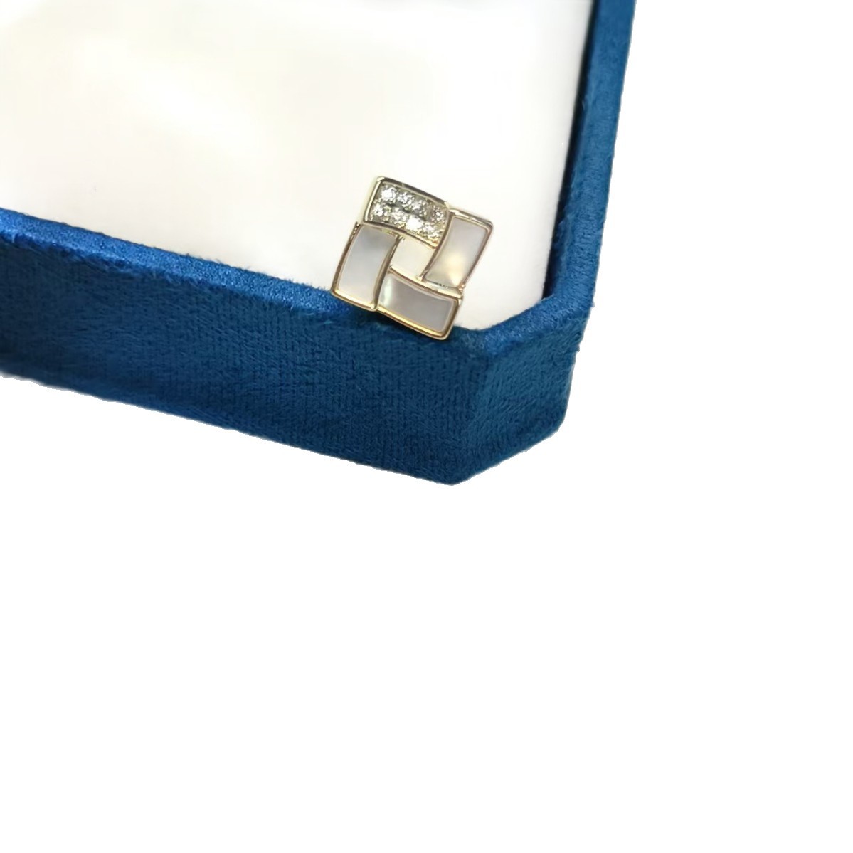 The 2025 925 sterling silver needle square micro-inlaid zircon stud earrings are trendy, sweet and versatile women's earrings Item Picture