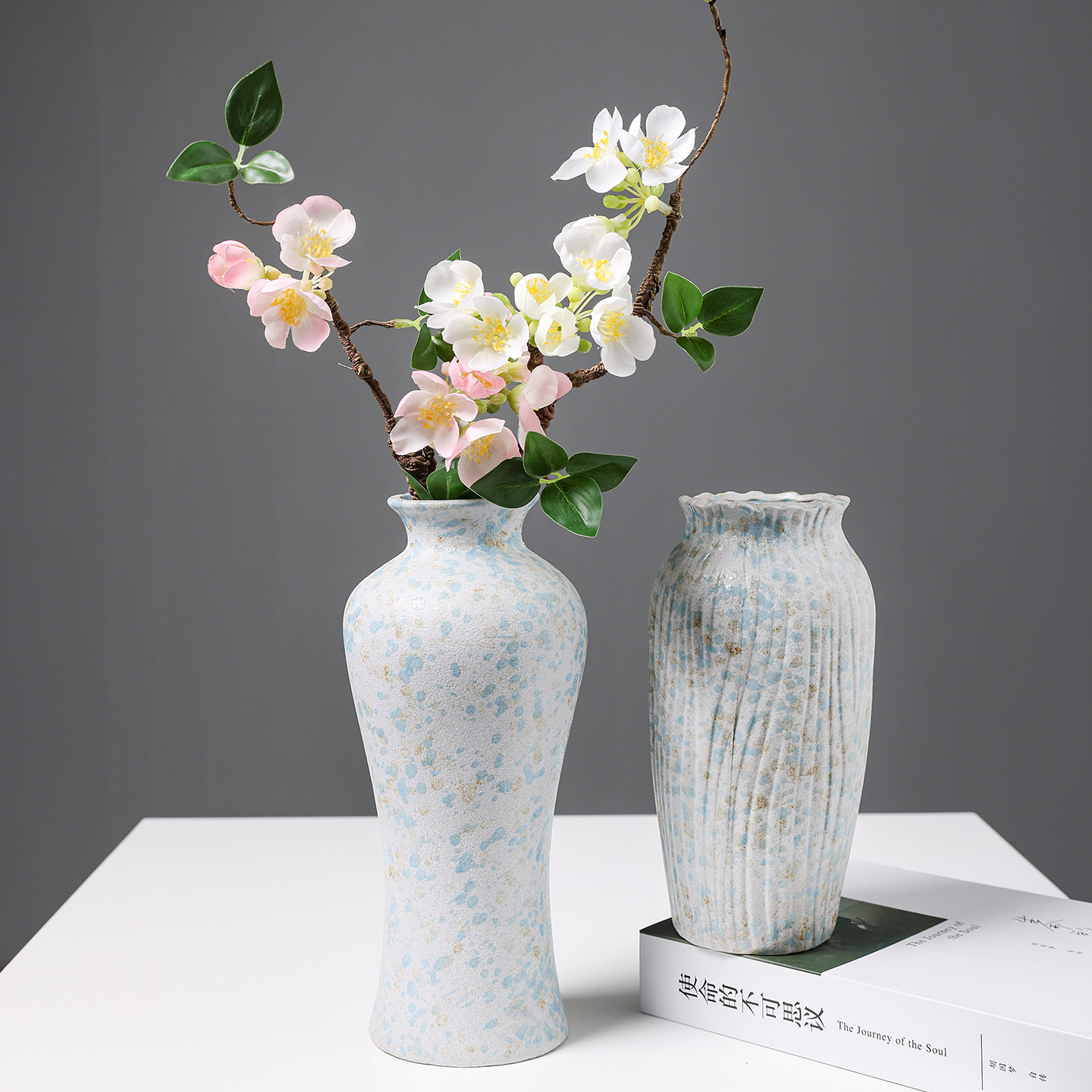 2025 European retro rough earthenware vase, a light luxury and high-end hotel and home dining table flower arrangement, Wabi-sabi style ceramic hydroponic flower vase Application Scenario