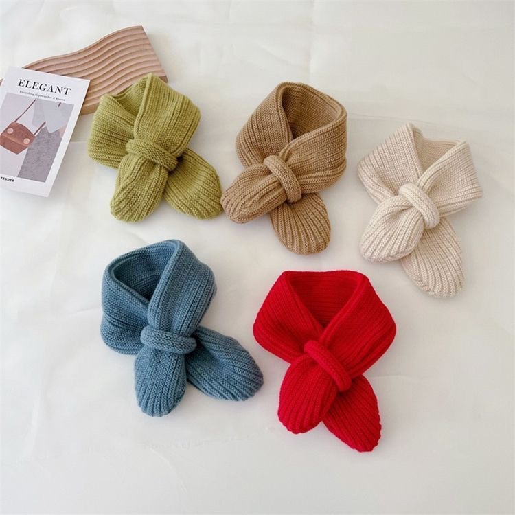 One-piece consignment of new cross-neck scarves for boys and girls, warm scarves for infants and toddlers in autumn and winter, baby scarves and hats, versatile items, wholesale from street stalls Specification image