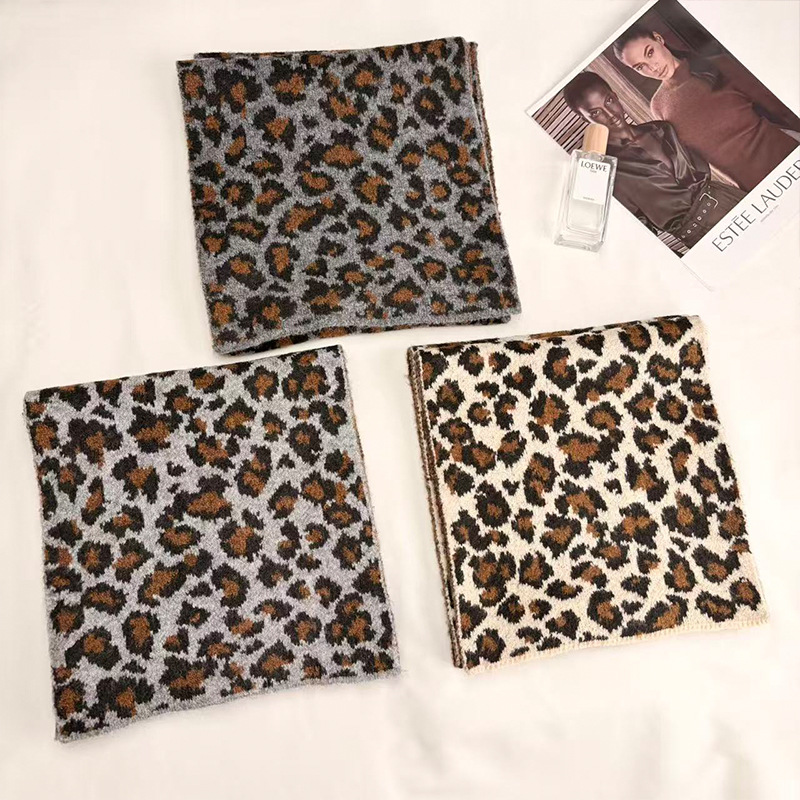 Leopard print scarves in Korean style on Instagram, stylish and stylish, warm and cold-proof women's fashion wholesale trend in autumn and winter
