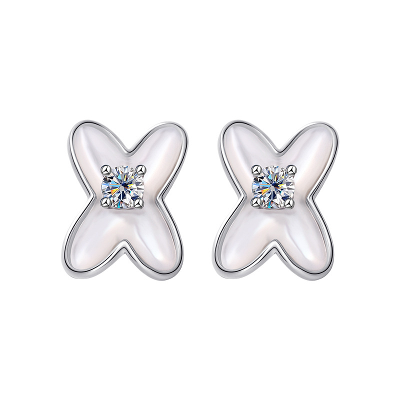 Zhuoheng Select s925 sterling Silver French cross-mother-of-Pearl versatile retro stud earrings for women, a niche high-end, light luxury and simple earpiece Application Scenario
