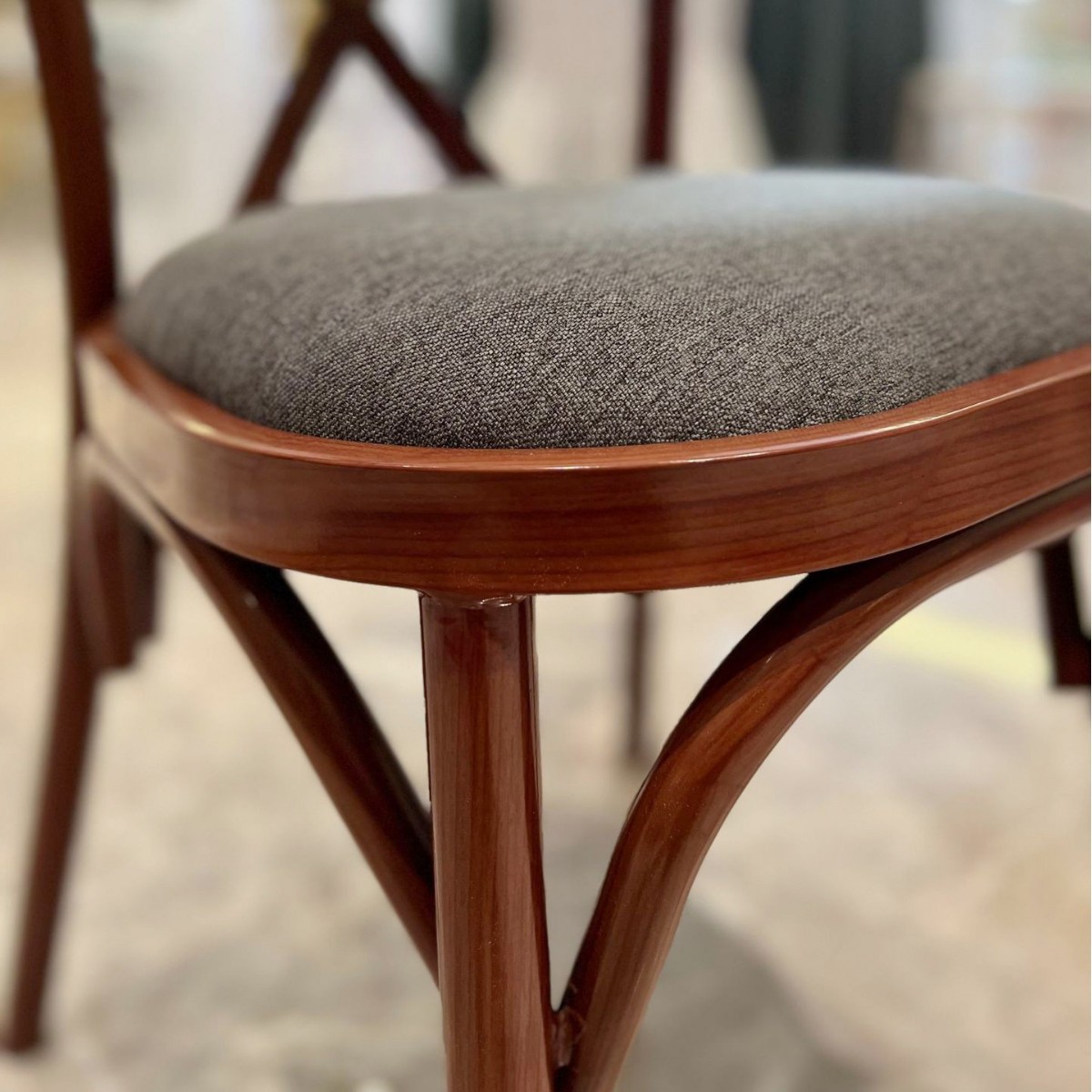 Star Outdoor wedding chairs, lawn wedding hotel cross-wood grain chairs, banquet soft packaging, event conference, restaurant backrest chairs Specification image
