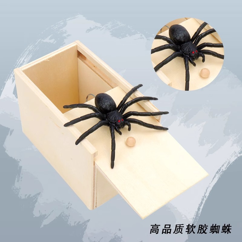 Hot-selling wooden box bug spider scare small wooden box Scary prank props of the same style Application Scenario