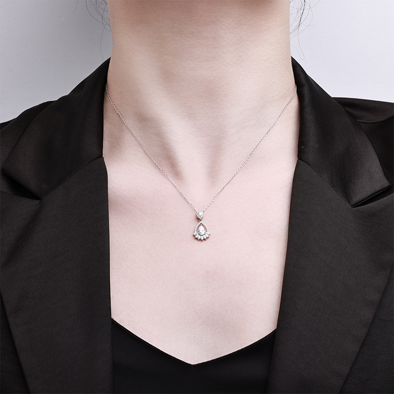 A new retro water drop necklace studded with zirconium wheat ears and leaves, and a high-end pure silver collarbone chain, light luxury and niche