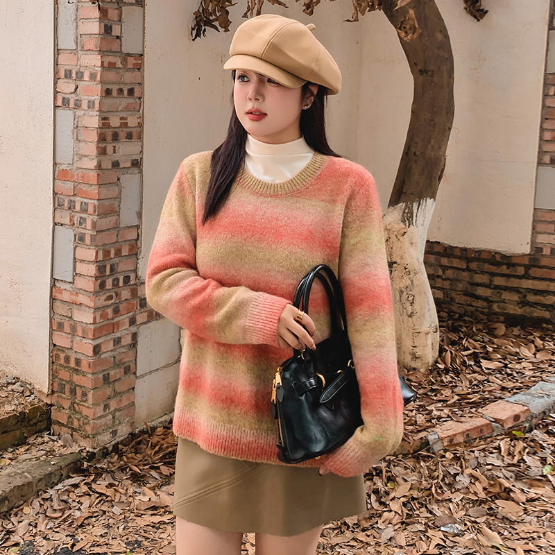 Plus-size women's wear design sense gradient color sweater women's long-sleeved top 2025 winter plump mm loose knitted sweater 22630 Application Scenario