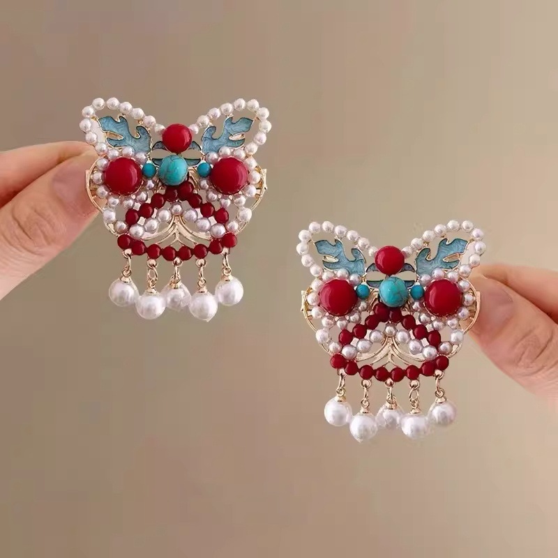 New Chinese-style New Year lion dance tassel hair clip for girls, festive and cute side bangs clip for babies, Hanfu headwear Application Scenario