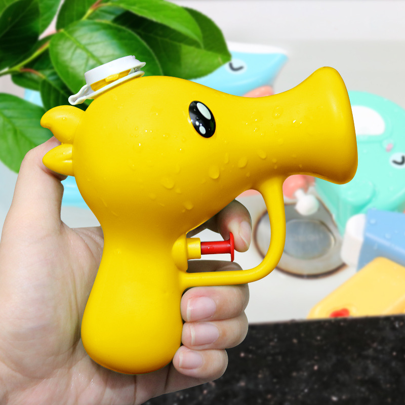 New cartoon pea mini water gun, cute and fun summer water gun toy, outdoor beach water play and water fight toy Application Scenario