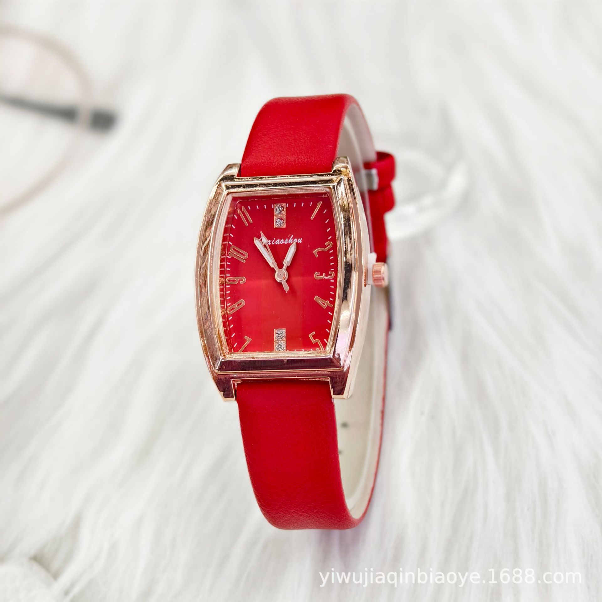 Cross-border foreign trade retro square women's watch, diamond-encrusted digital elegance wristwatch, women's quartz watch, light luxury fashionable women's watch Specification image