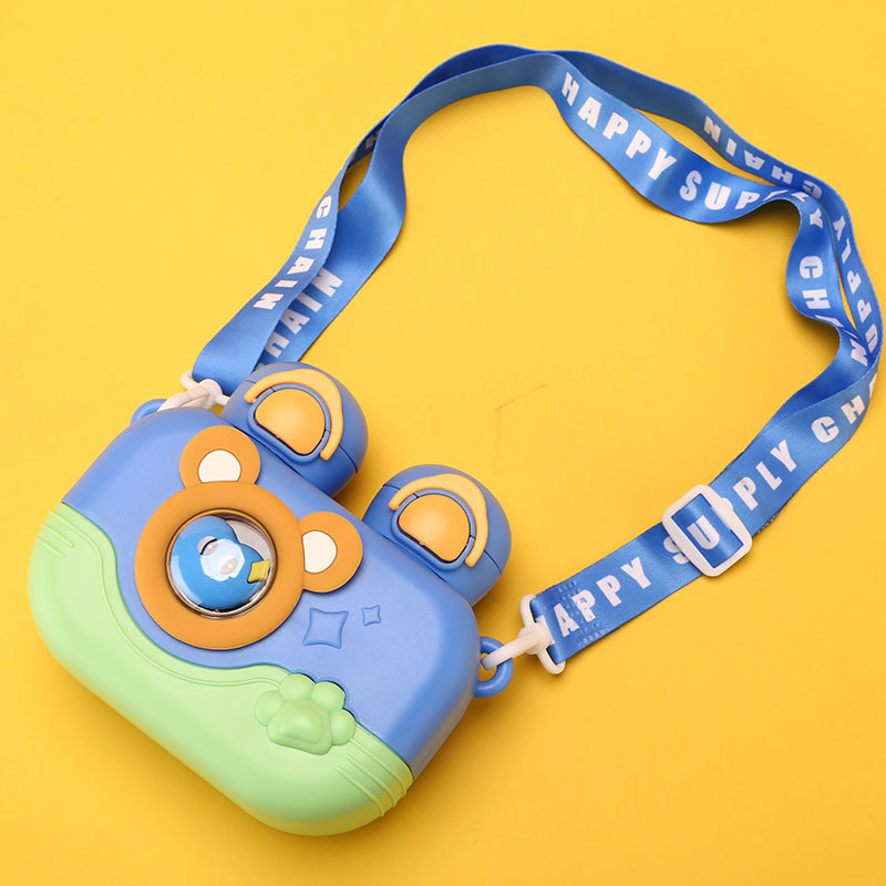 The new children's water cup features a large-capacity straw cup for boys and girls. It has a high appearance level and is cute. The double-spout cup is convenient to carry diagonally Application Scenario